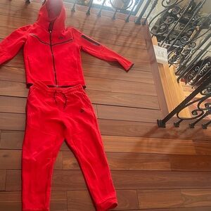 Nike Tech big boys Kids Bright Red Joggers X-LARGE SET 10-13Yr